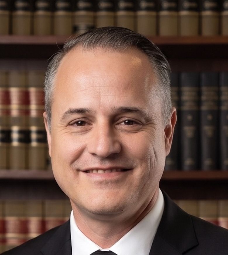 Dr. Mauricio Herrero